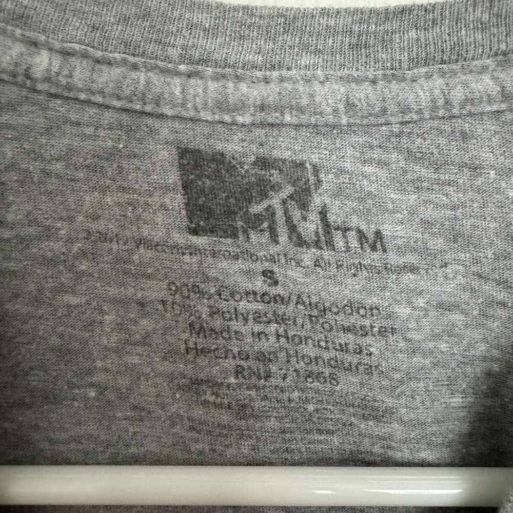 ⭐️ Vintage MTV T-shirt - Picture 2 of 3